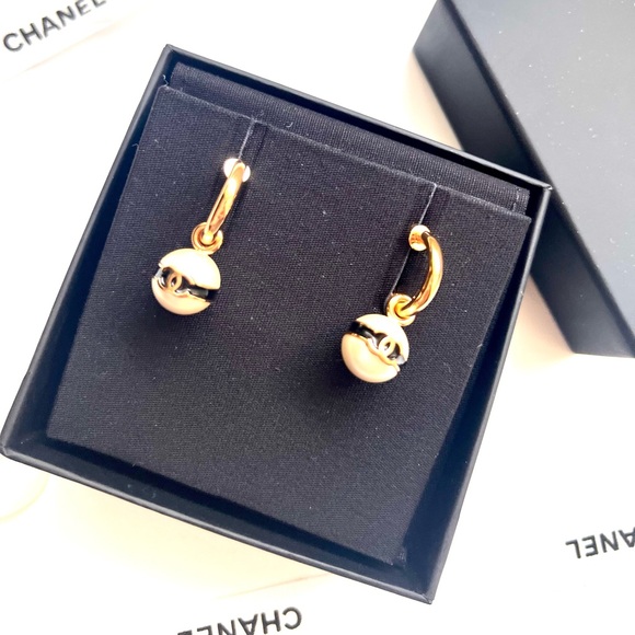 🔥CHANEL Pearl Drop Earrings - Picture 6 of 7